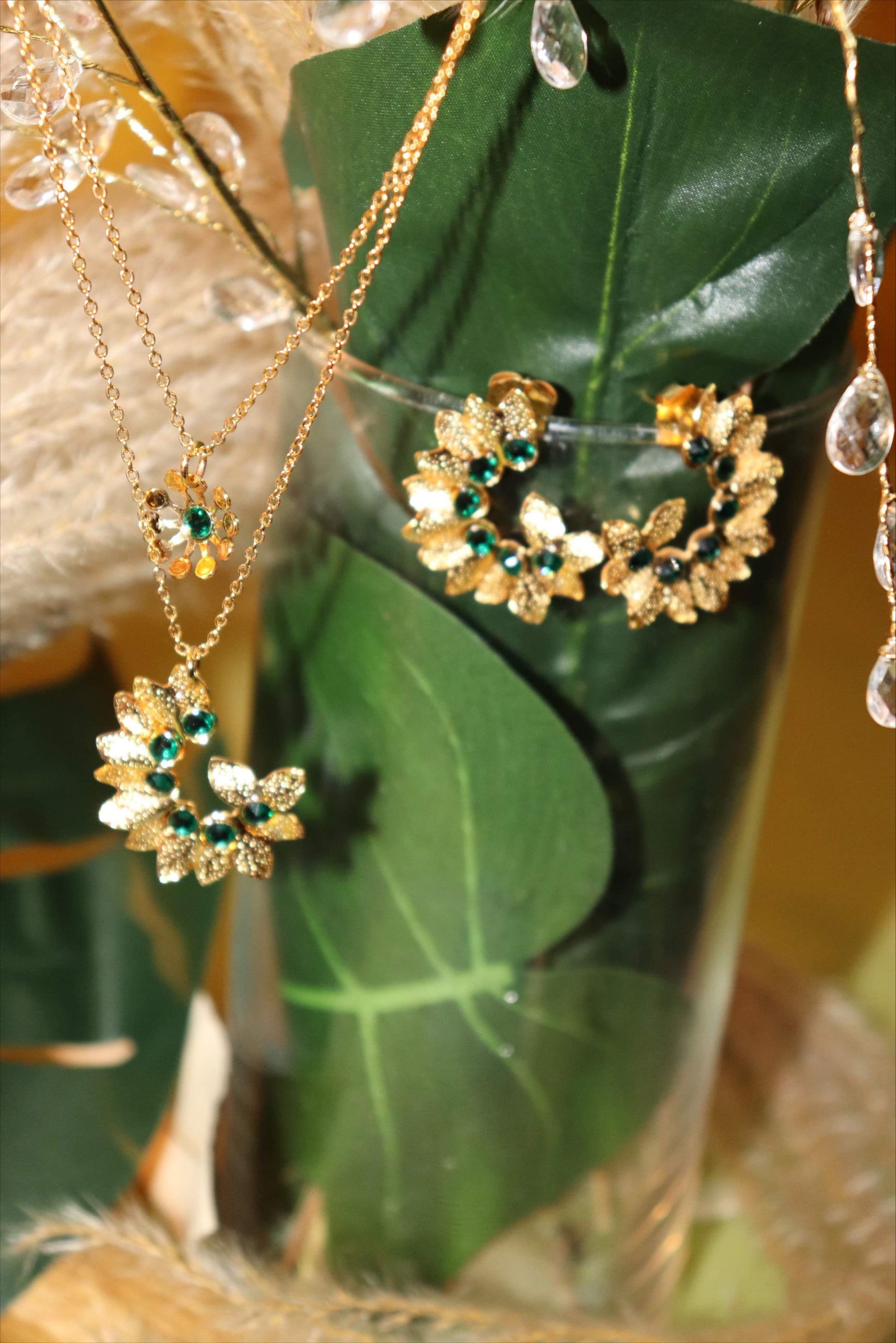 SWAROVSKI CRYSTAL GOLD FLORAL NECKLACE - Leopards Avenue